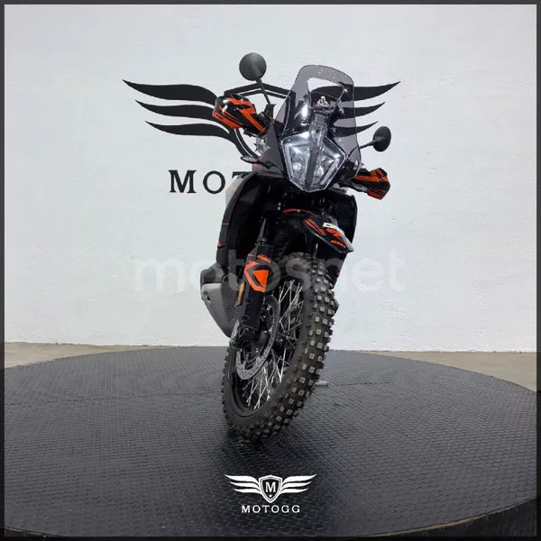 KTM 890 – Vista 4