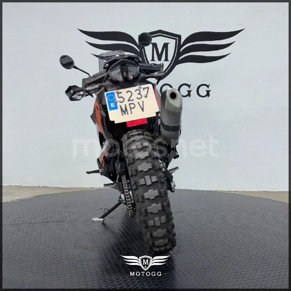 KTM 890 – Vista 10