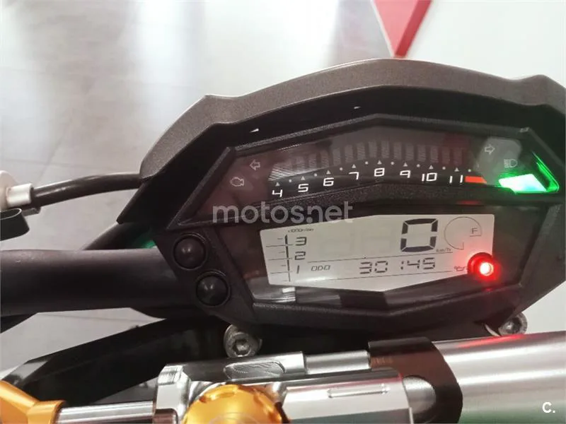 Kawasaki Z1000 – Vista 12