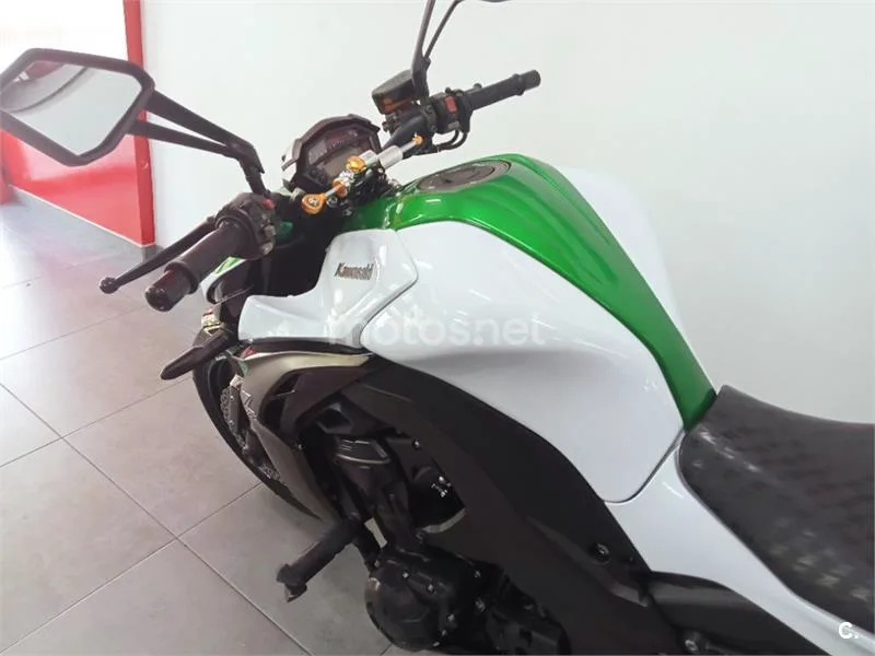 Kawasaki Z1000 – Vista 4