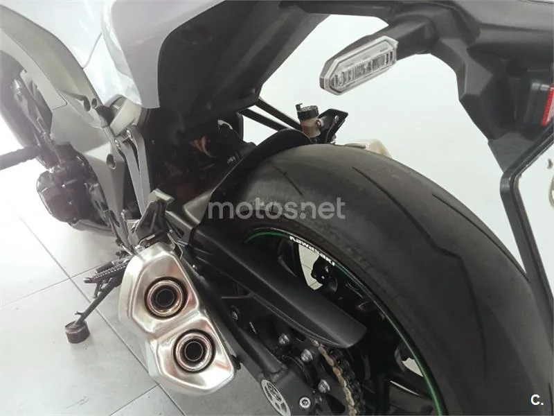 Kawasaki Z1000 – Vista 5