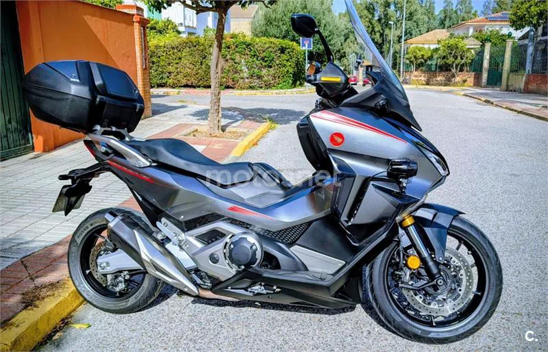 Honda Forza 750 – Vista 2