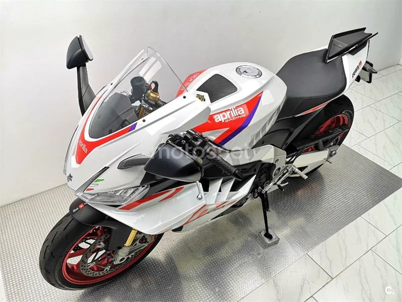 Aprilia RSV4 Factory – Vista 15