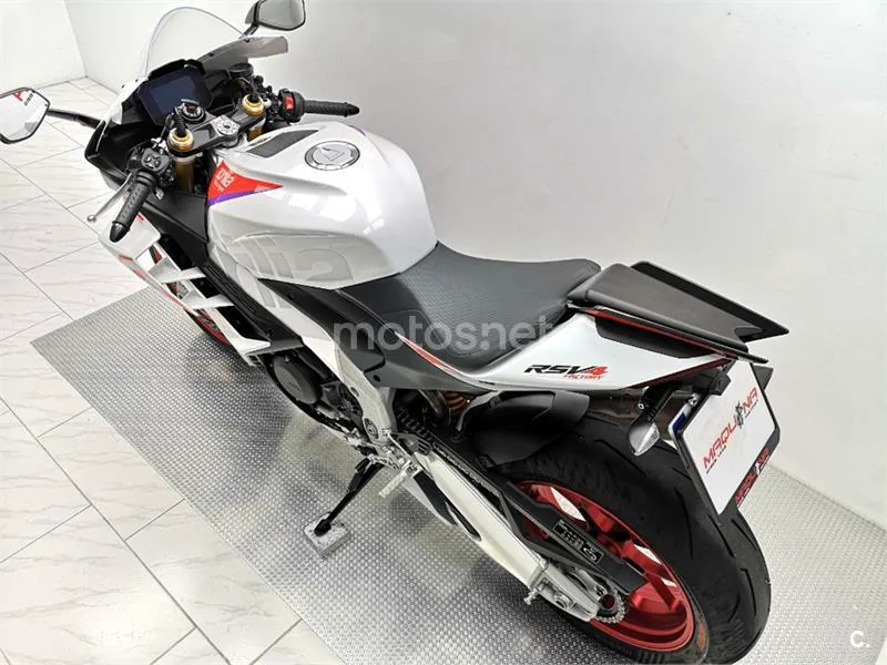 Aprilia RSV4 Factory – Vista 16
