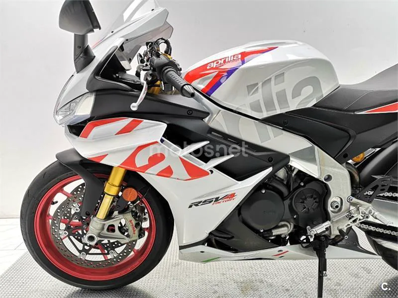 Aprilia RSV4 Factory – Vista 18