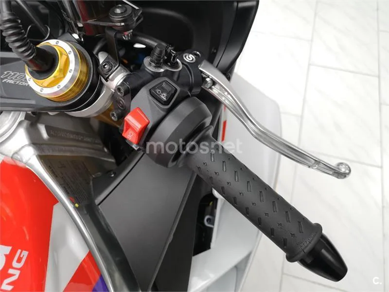 Aprilia RSV4 Factory – Vista 8