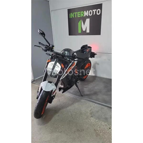 KTM 890 – Vista 3