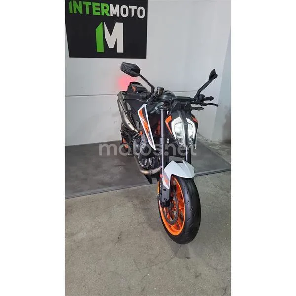 KTM 890 – Vista 4