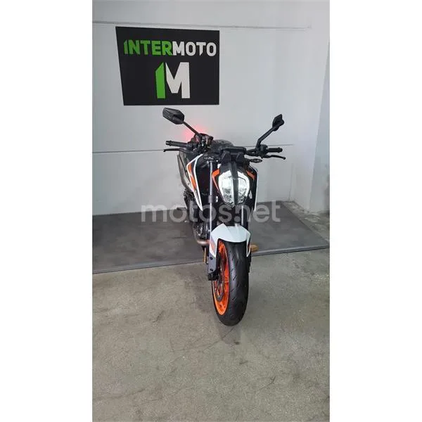KTM 890 – Vista 5