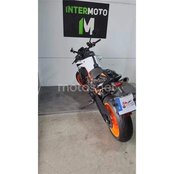 KTM 890 – Vista 6