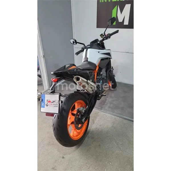 KTM 890 – Vista 7