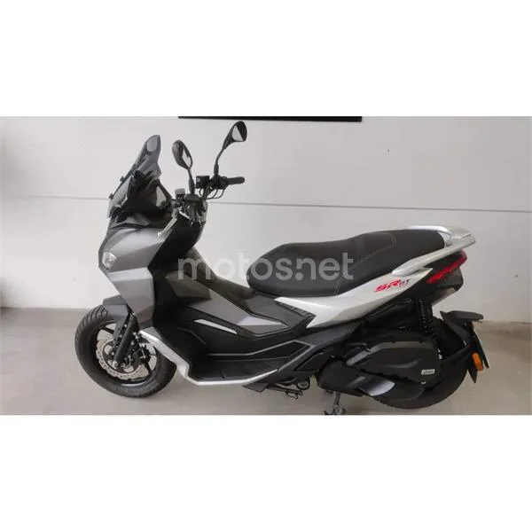 Aprilia SR GT 125 – Vista 3