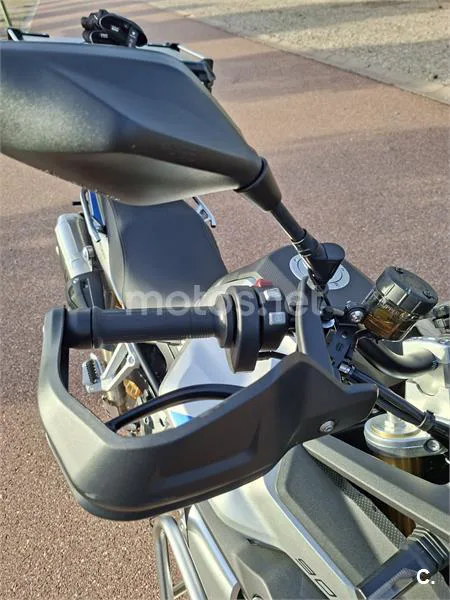 Voge 900DSX – Vista 15