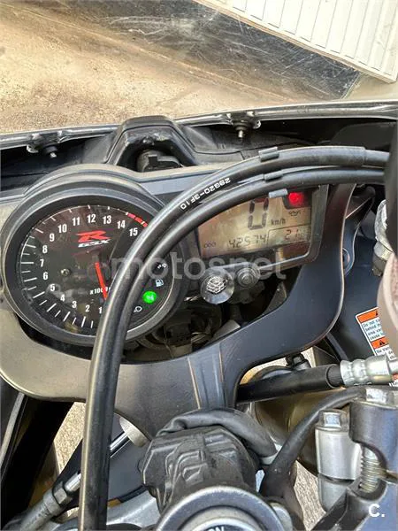Suzuki GSX R750 – Vista 6