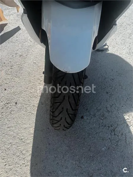 Honda CB 125 R – Vista 2