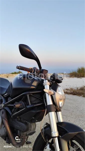 Ducati Monster 696 – Vista 2