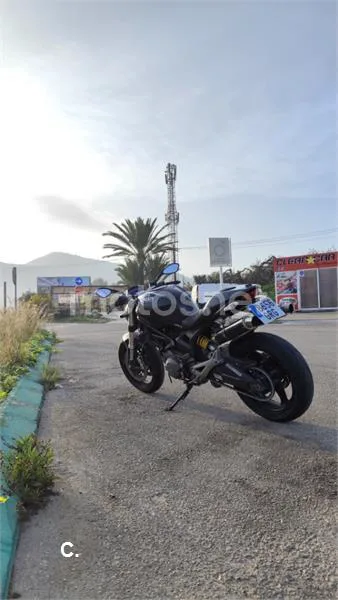 Ducati Monster 696 – Vista 3
