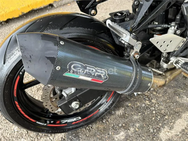 Kawasaki Z 750 – Vista 11