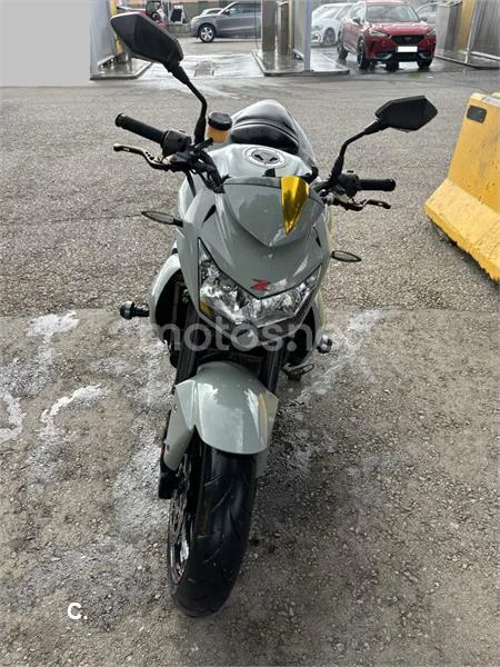 Kawasaki Z 750 – Vista 14
