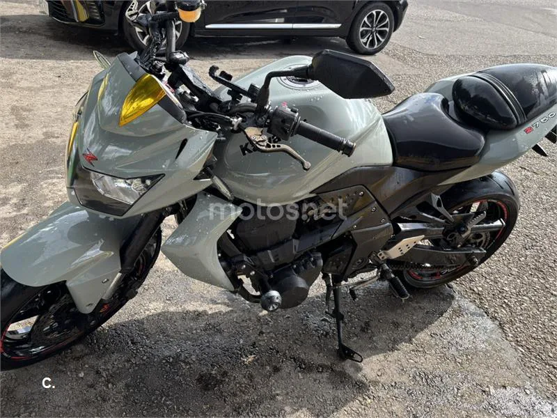 Kawasaki Z 750 – Vista 3
