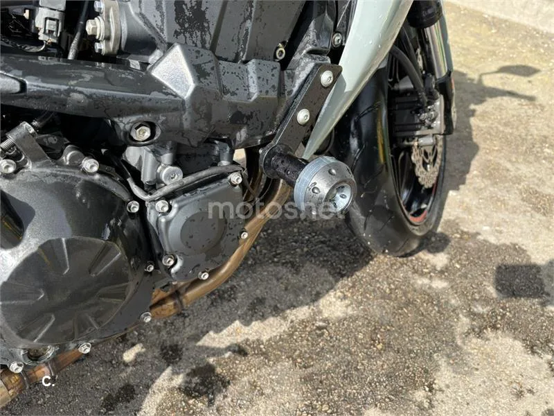 Kawasaki Z 750 – Vista 8