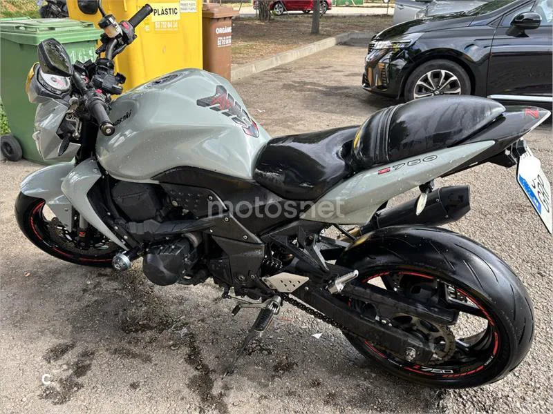 Kawasaki Z 750 – Vista 9