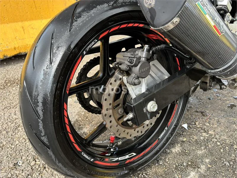 Kawasaki Z 750 – Vista 10