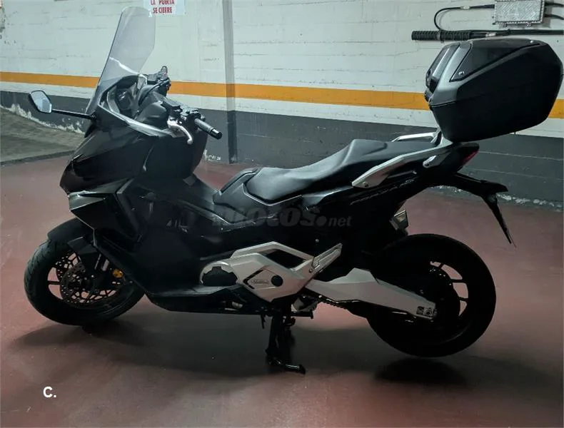 Honda Forza 750 – Vista 3