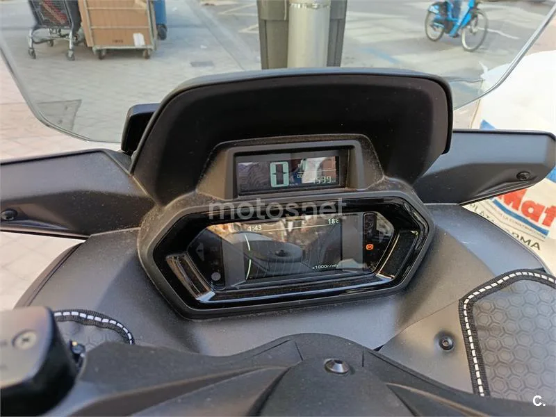 Yamaha XMAX 300 – Vista 4