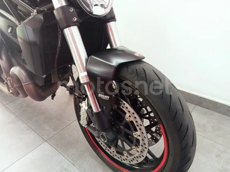 Ducati Monster 821 – Vista 11