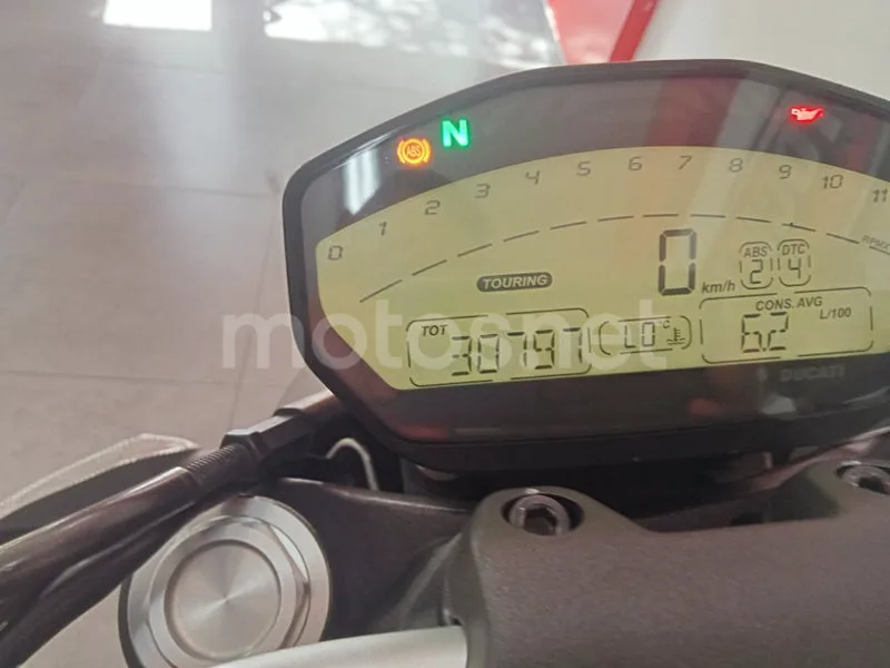 Ducati Monster 821 – Vista 12