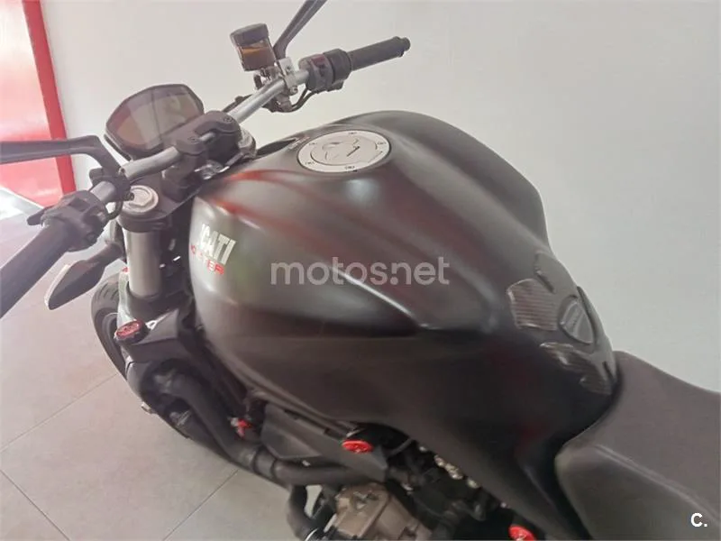 Ducati Monster 821 – Vista 4