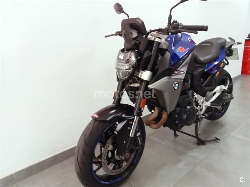 BMW F 900 R – Vista 3