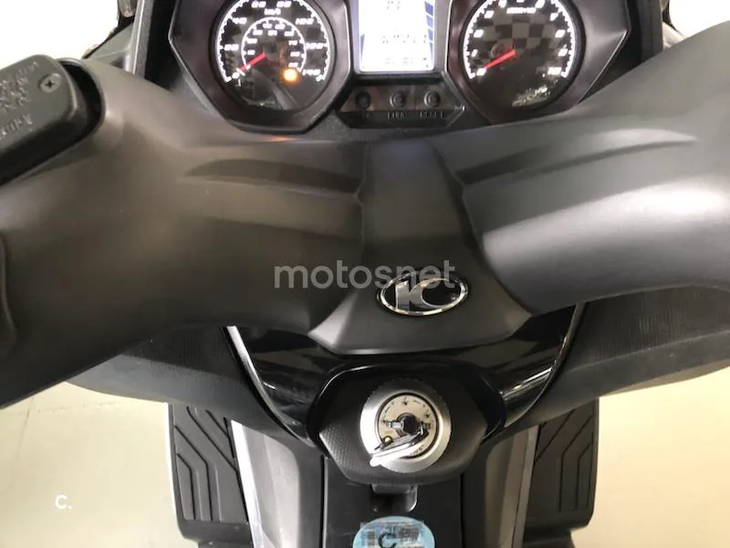 Kymco Super Dink 125 – Vista 3