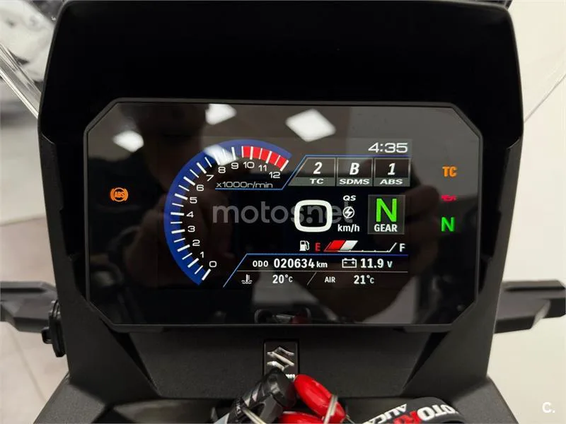Suzuki V-Strom 800 – Vista 12
