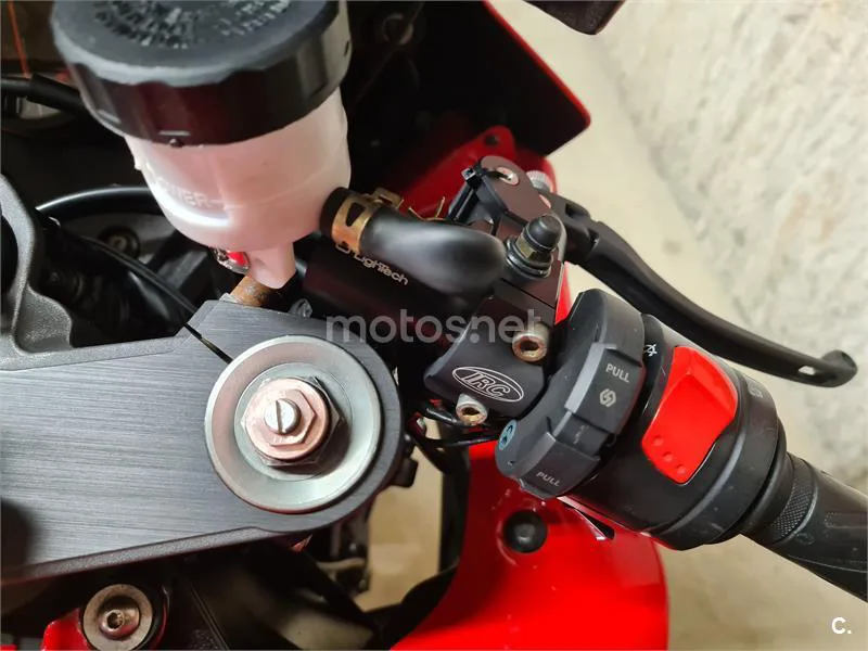 Suzuki GSX R1000 – Vista 13