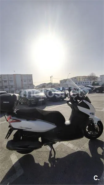 Kymco Super Dink 300i – Vista 3
