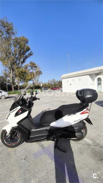 Kymco Super Dink 300i – Vista 4