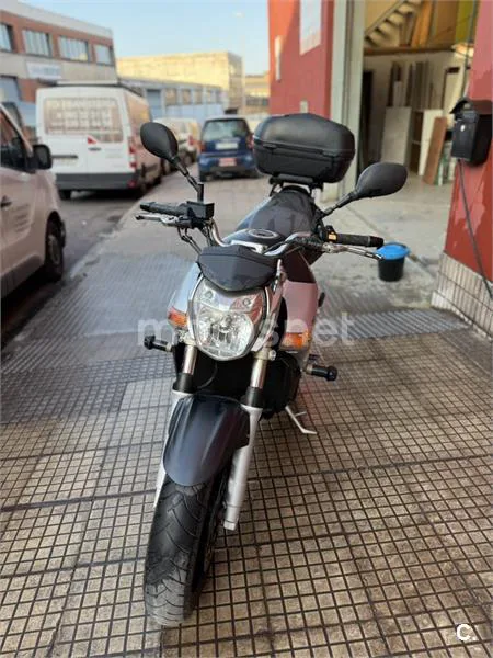 Suzuki GSR 600 – Vista 2