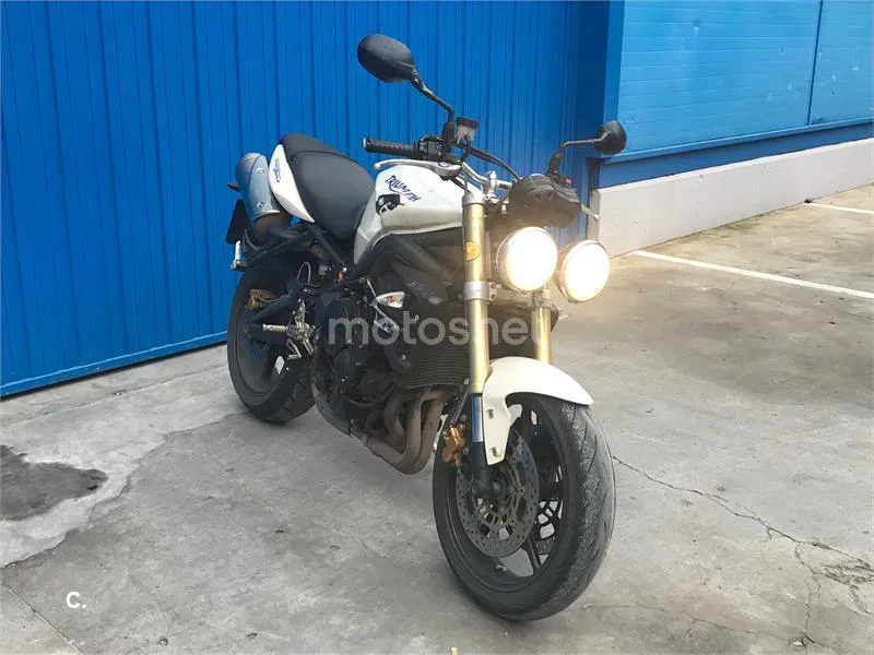 Triumph Street Triple – Vista 3