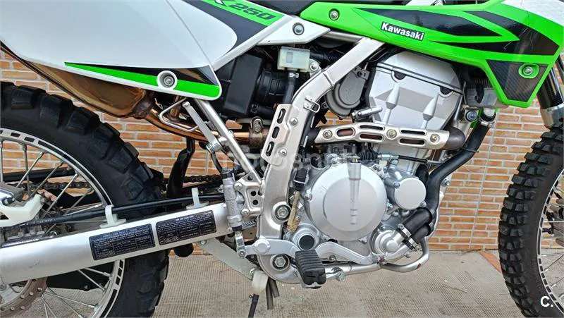 Kawasaki KLX250 – Vista 8