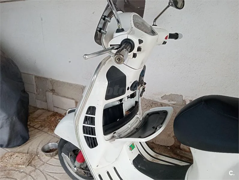 Vespa GTS 300 ie Super – Vista 3