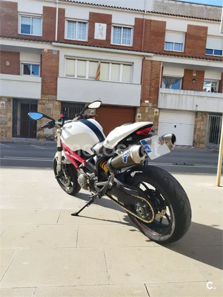 Ducati Monster 796 – Vista 3