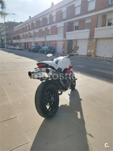 Ducati Monster 796 – Vista 4