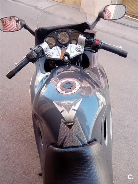 Suzuki GSX 750 F – Vista 3