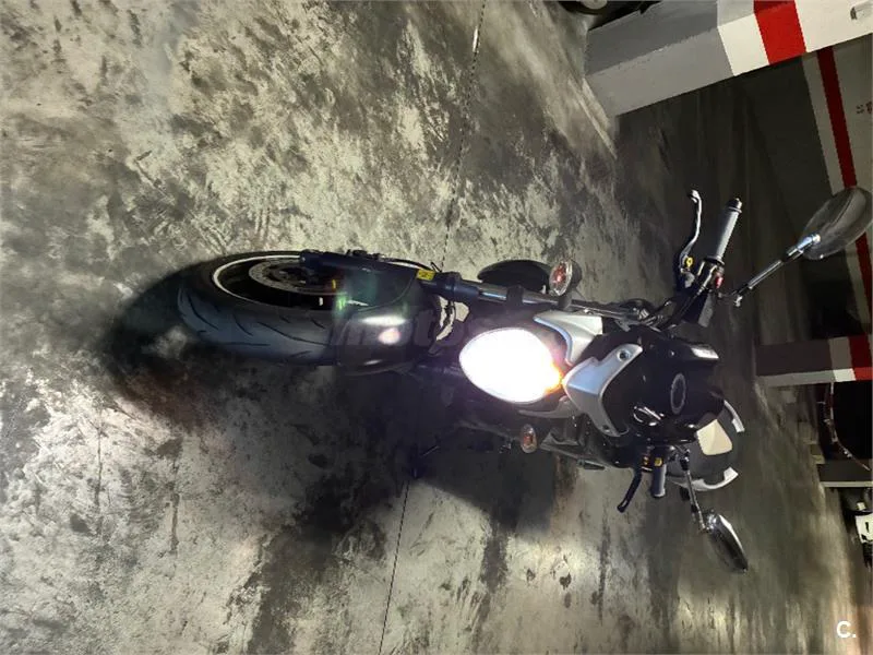 Suzuki Gladius 650 – Vista 4