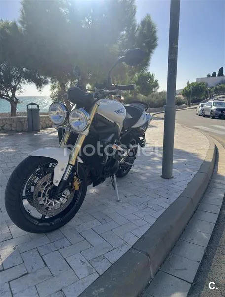 Triumph Street Triple – Vista 3
