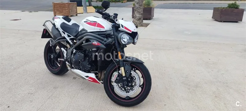 Triumph Speed Triple – Vista 3