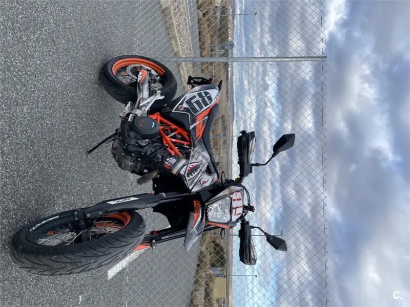 KTM 690 SMC R – Vista 3