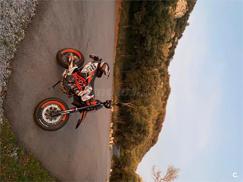 KTM 690 SMC R – Vista 5